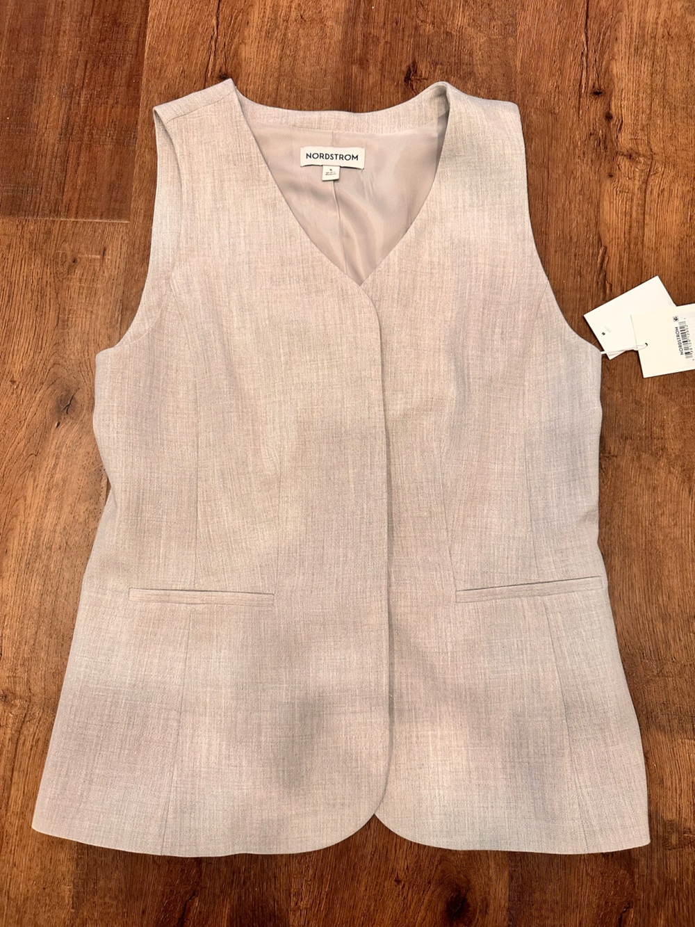 Nordstrom Sleeveless V-Neck Vest in Light grey hidden button placket size S NWT